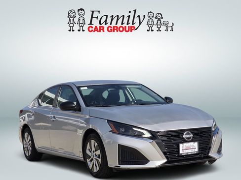 Used 2024 Nissan Altima 2.5 S FWD image 2