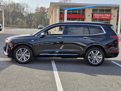 Used 2023 Cadillac XT6 Premium Luxury AWD/4WD image 2