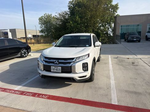 Used 2021 Mitsubishi Outlander Sport SE FWD image 2