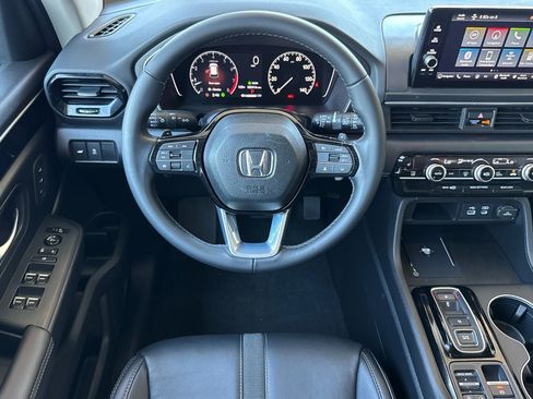 Used 2025 Honda Pilot Touring image 29
