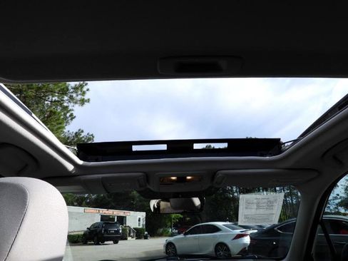 Used 2017 Subaru Forester 2.5i Premium w/ All-Weather Package image 25