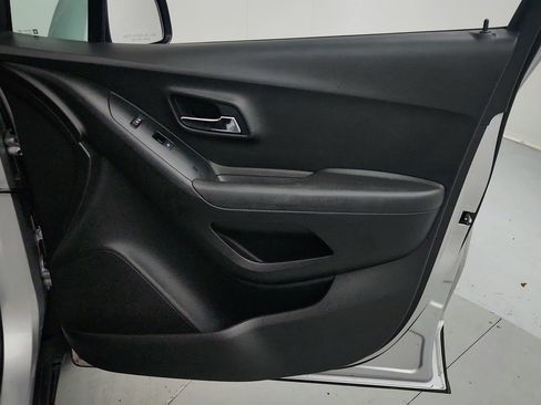 Used 2019 Chevrolet Trax LT w/ LT Convenience Package AWD/4WD image 28