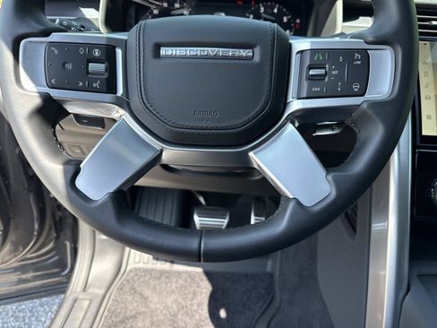 Used 2024 Land Rover Discovery Metropolitan Edition AWD/4WD image 18