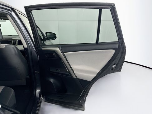 Used 2015 Toyota RAV4 LE image 27