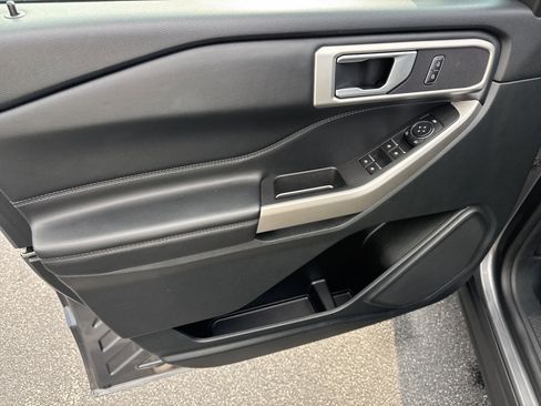 Used 2023 Ford Explorer XLT w/ Equipment Group 202A image 10
