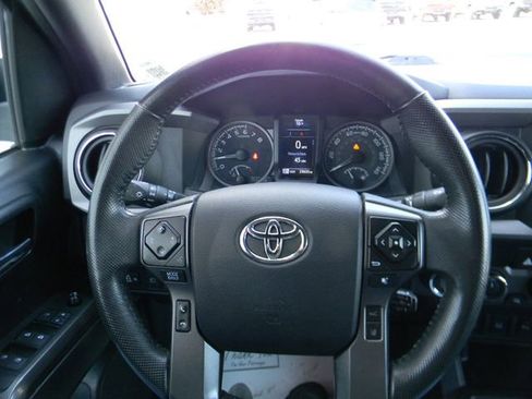 Used 2022 Toyota Tacoma TRD Sport w/ Technology Package AWD/4WD image 15