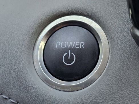 Used 2025 Toyota Highlander XLE image 13