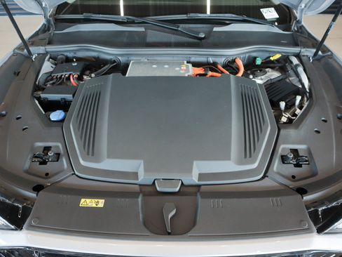 Used 2022 Audi e-tron Premium w/ Convenience Plus Package image 4