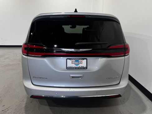 Used 2024 Chrysler Pacifica Limited FWD image 25