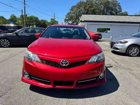 Used 2014 Toyota Camry SE FWD image 2