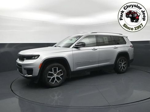 Used 2023 Jeep Grand Cherokee L Limited w/ Luxury Tech Group II AWD/4WD image 2