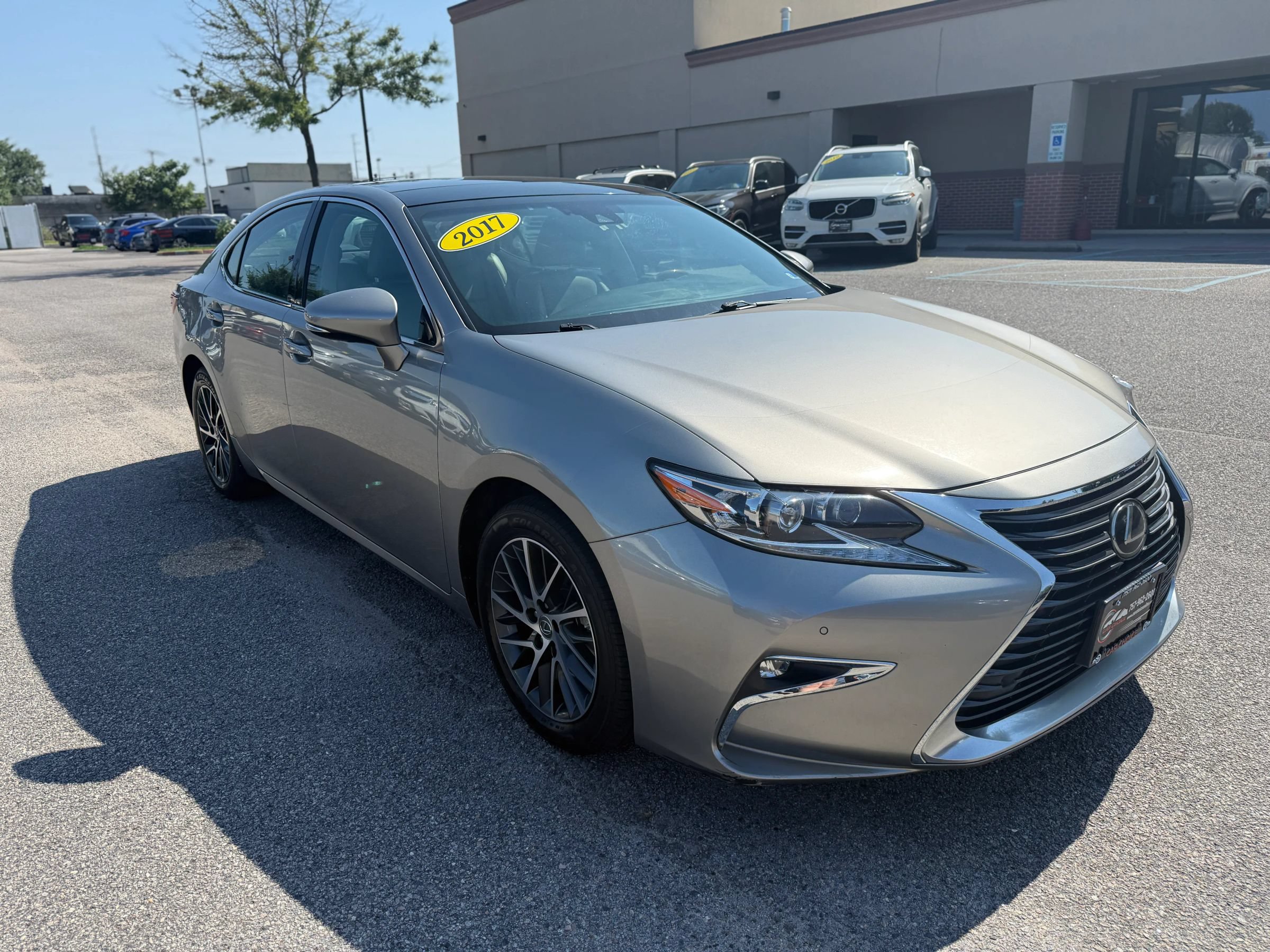 Used 2017 Lexus ES 350 w/ Luxury Package FWD image 6