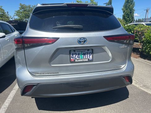 Used 2021 Toyota Highlander Limited AWD/4WD image 4