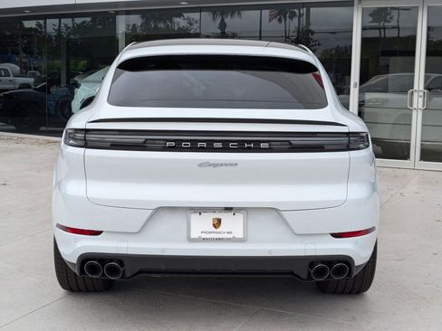 Certified 2025 Porsche Cayenne E-Hybrid image 11