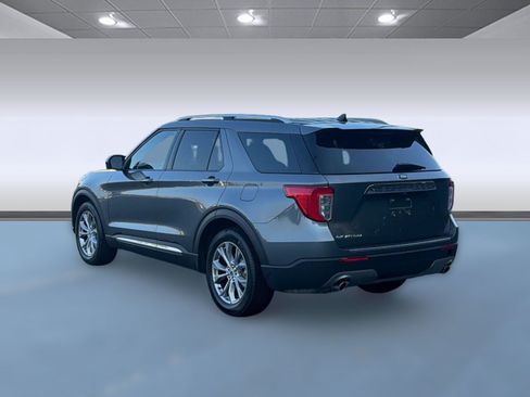 Used 2024 Ford Explorer Limited RWD image 3