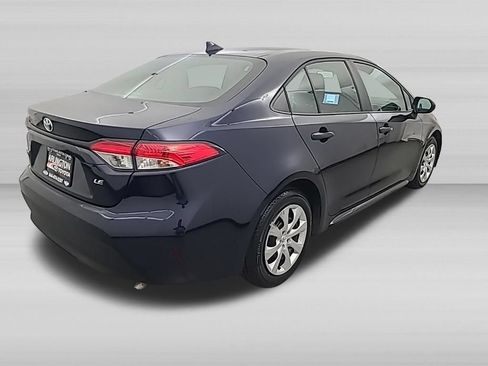 Used 2025 Toyota Corolla LE FWD image 5