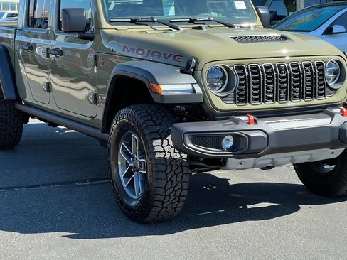 New 2026 Jeep Gladiator Mojave w/ Technology Group AWD/4WD image 10
