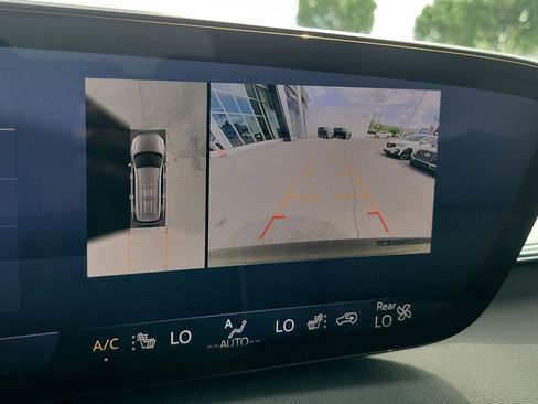 Used 2025 Buick Enclave Preferred AWD/4WD image 28
