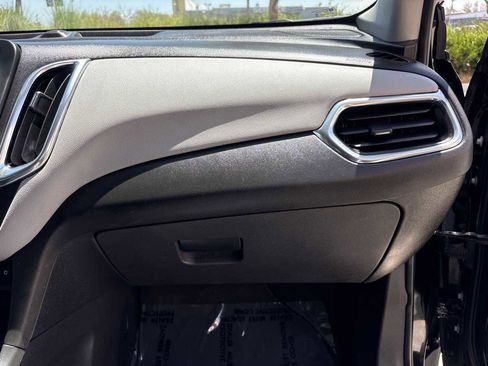 Used 2023 Chevrolet Equinox LS FWD image 17