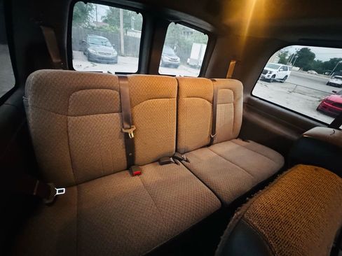 Used 2018 Chevrolet Express 2500 LS w/ Driver Convenience Package RWD image 18