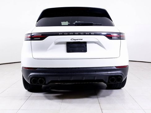 Certified 2023 Porsche Cayenne Platinum Edition image 30