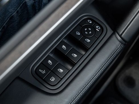 Used 2025 Porsche Cayenne E-Hybrid AWD/4WD image 20