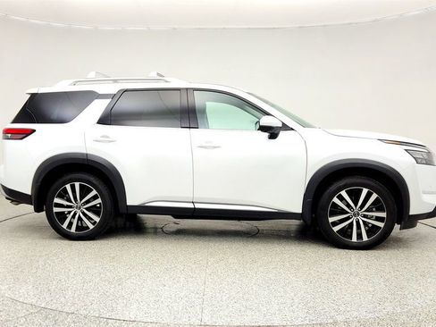 Used 2025 Nissan Pathfinder Platinum w/ Cargo Package AWD/4WD image 4