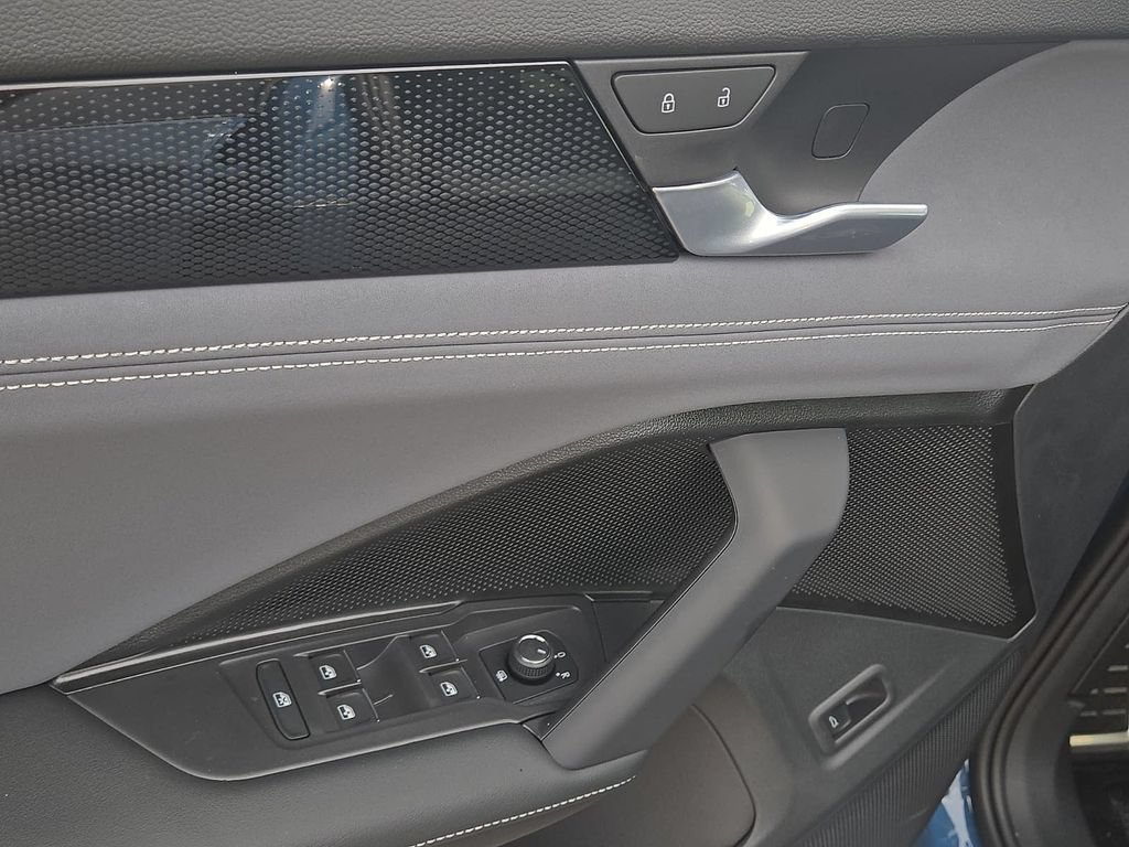New 2026 Volkswagen Tiguan SE R-Line FWD image 16