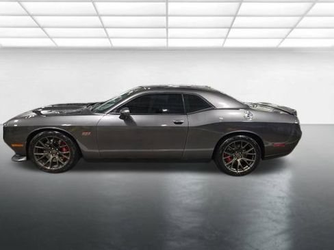 Used 2015 Dodge Challenger SRT image 7