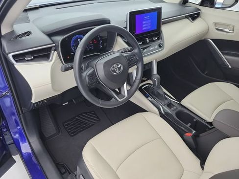 Used 2023 Toyota Corolla Cross XLE w/ Convenience Package FWD image 21
