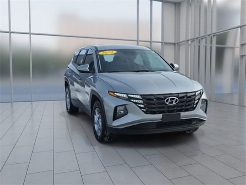 Used 2023 Hyundai Tucson SE image 3