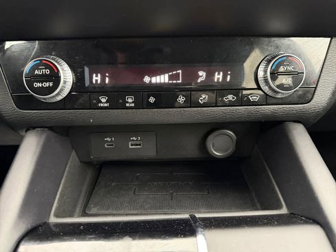 Used 2024 Mitsubishi Outlander ES image 22