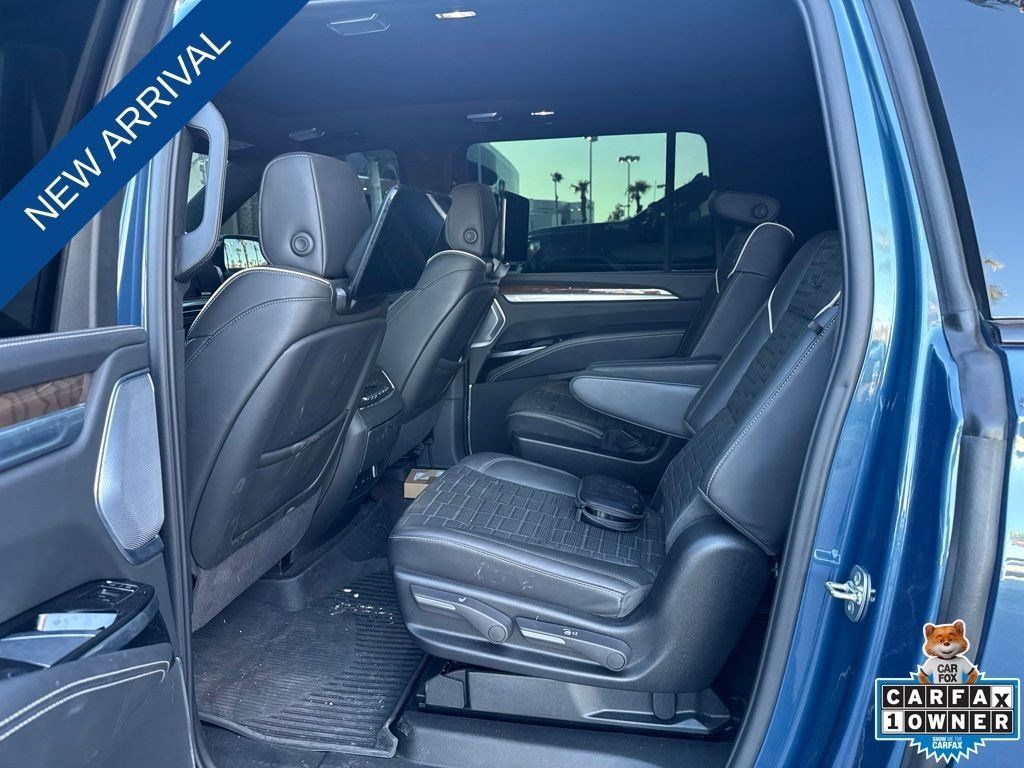 Used 2026 Cadillac Escalade ESV Platinum Sport w/ LPO, ONYX Package AWD/4WD image 12