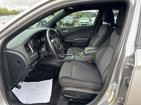 Used 2018 Dodge Charger SXT w/ Blacktop Package RWD image 24