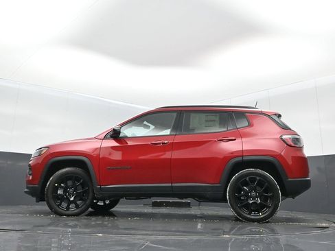 New 2026 Jeep Compass Latitude image 33