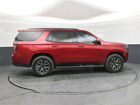 Used 2022 Chevrolet Tahoe Z71 w/ Luxury Package image 2