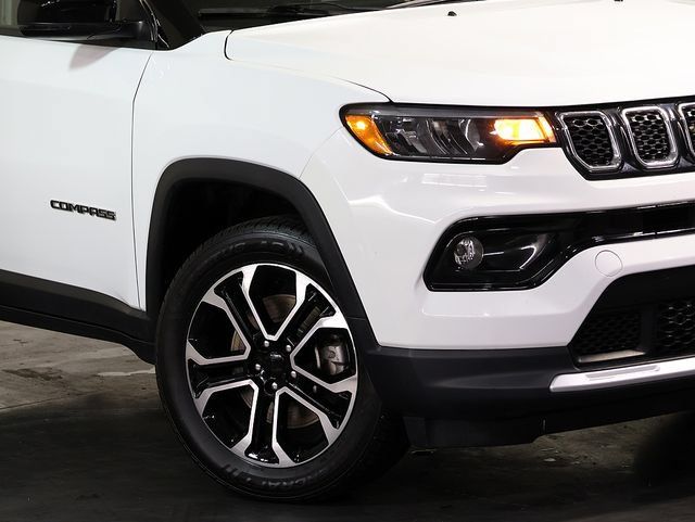 Used 2023 Jeep Compass Limited AWD/4WD image 8