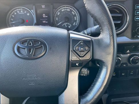 Used 2017 Toyota Tacoma TRD Off-Road image 24