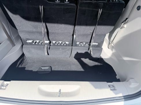 Used 2024 Chrysler Pacifica Touring-L image 18