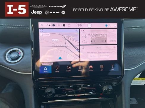 New 2025 Jeep Grand Cherokee Limited w/ Luxury Tech Group II image 17