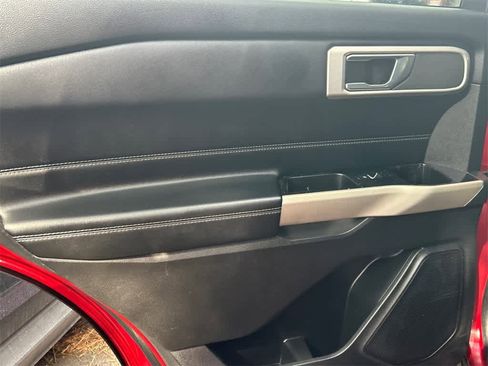 Used 2022 Ford Explorer XLT w/ Equipment Group 202A image 11