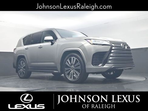 Used 2023 Lexus LX 600 4WD w/ Accessory Package (Z1) image 16