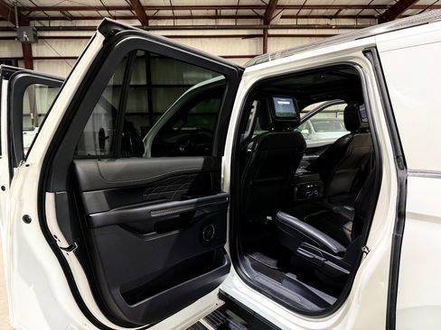 Used 2022 Ford Expedition Max Platinum AWD/4WD image 16