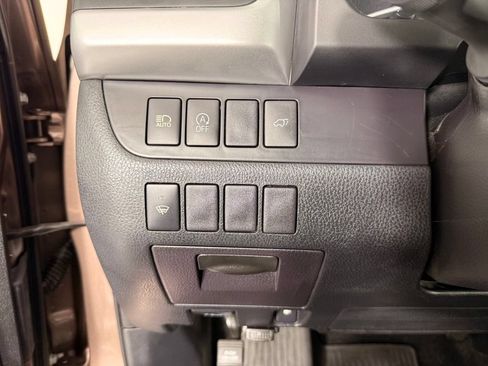 Used 2018 Toyota Highlander XLE AWD/4WD image 24
