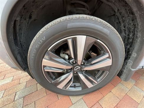 Used 2023 Nissan Rogue SL w/ SL Premium Package image 5