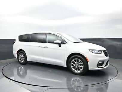 Used 2023 Chrysler Pacifica Touring-L