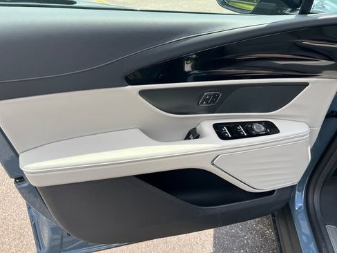 New 2026 Lincoln Nautilus Premier AWD/4WD image 11