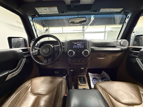 Used 2016 Jeep Wrangler Unlimited Sahara w/ Connectivity Group image 12