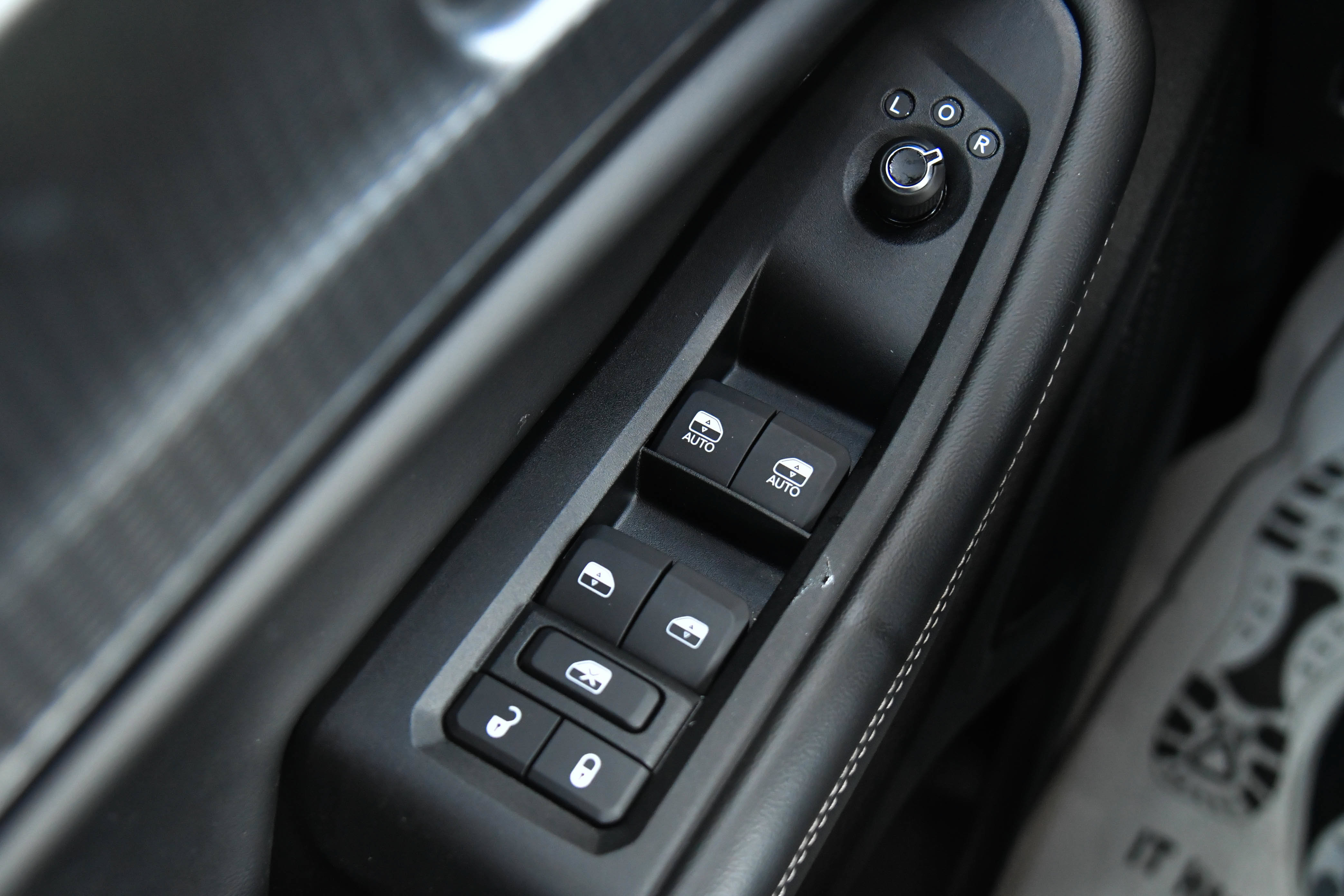 Used 2025 Jeep Grand Cherokee Altitude AWD/4WD image 37