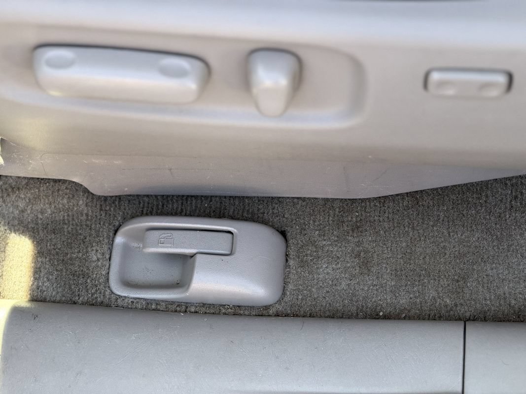 Used 2009 Toyota Sienna XLE AWD/4WD image 24